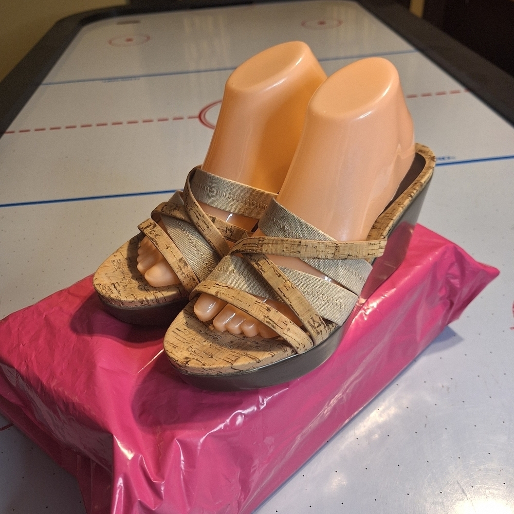 Donald J. Pliner Wedges Women's Sandals. Size 9.5